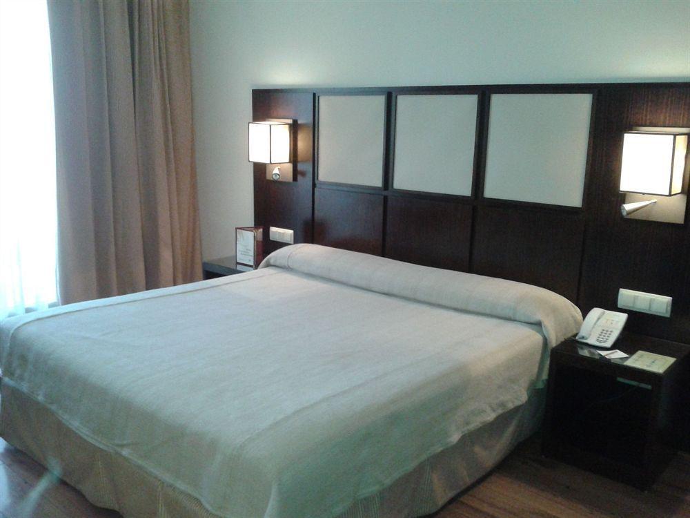 Hotel Isla De La Garena Alcalá de Henares Esterno foto