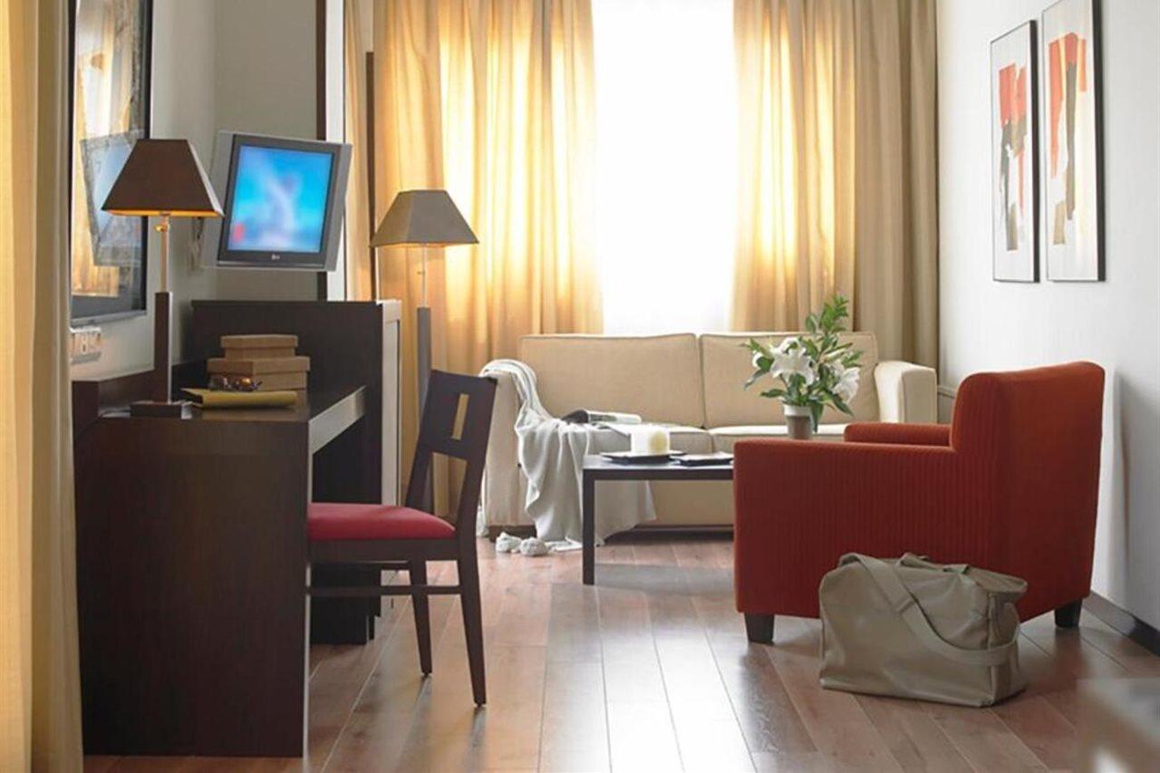 Hotel Isla De La Garena Alcalá de Henares Esterno foto