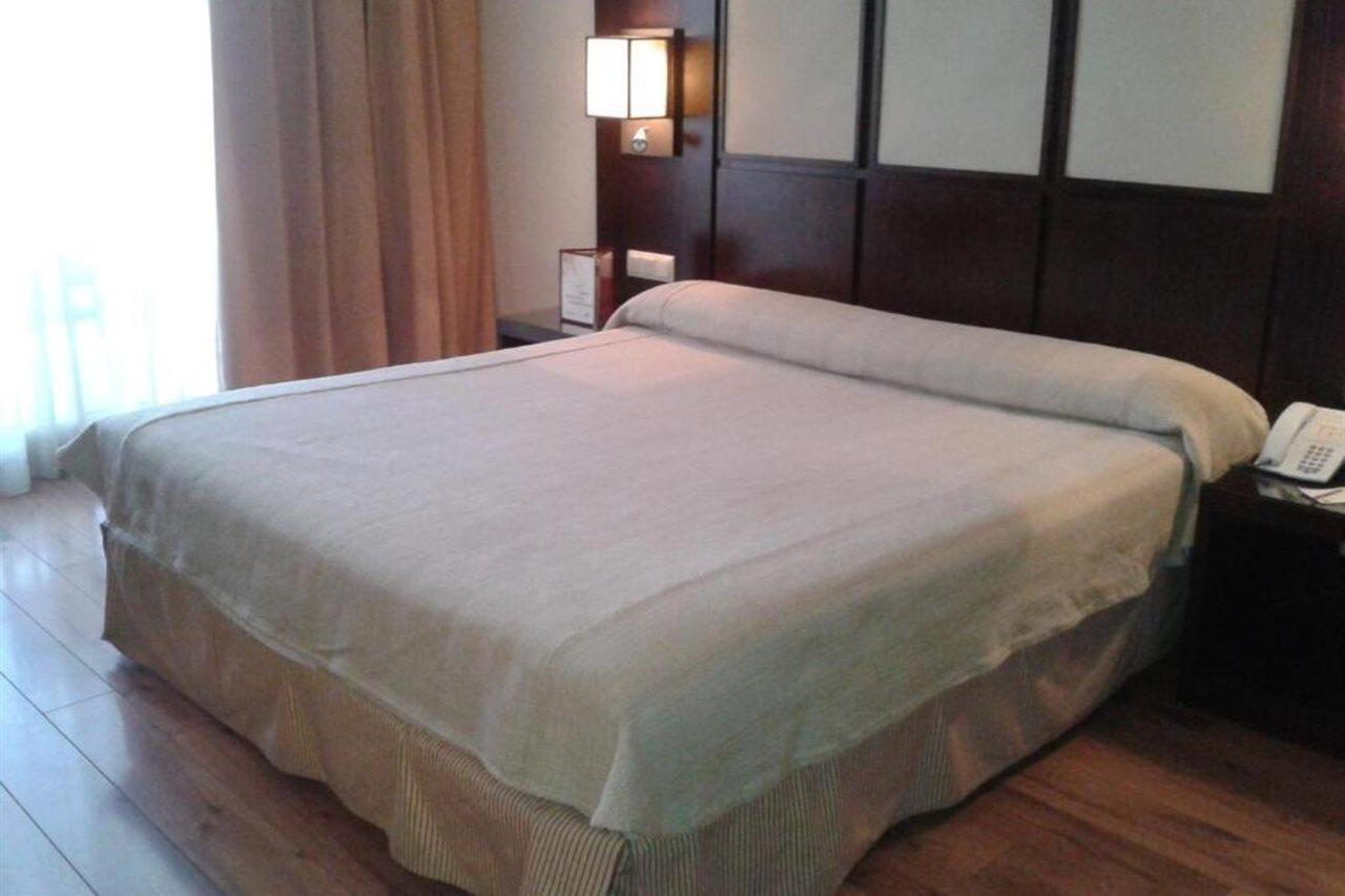 Hotel Isla De La Garena Alcalá de Henares Esterno foto