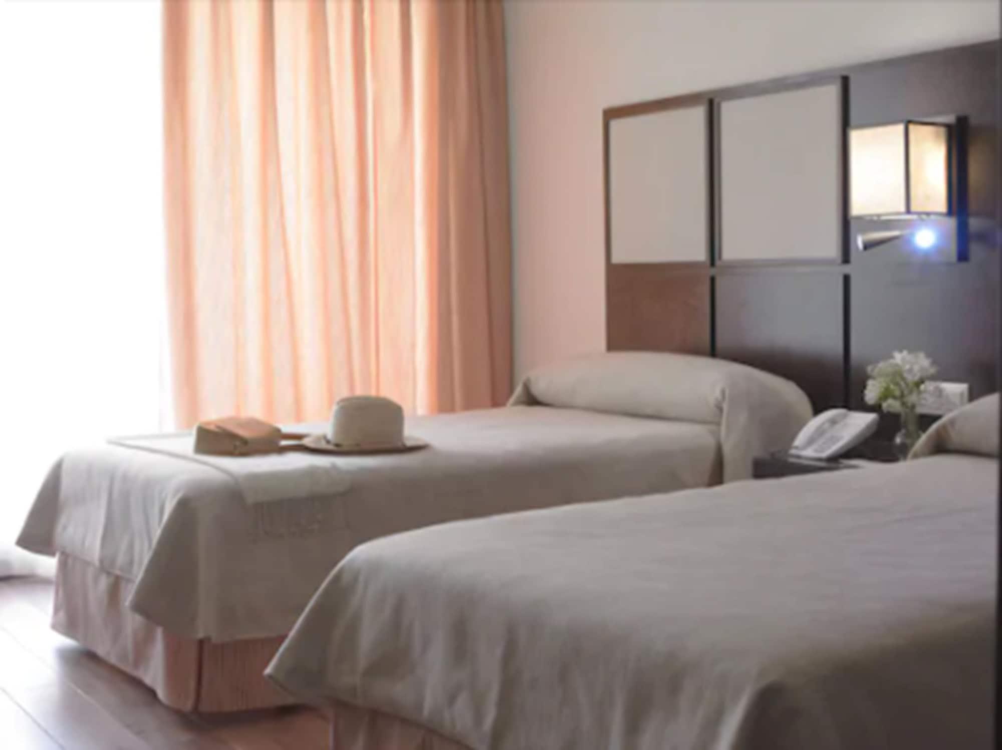 Hotel Isla De La Garena Alcalá de Henares Camera foto