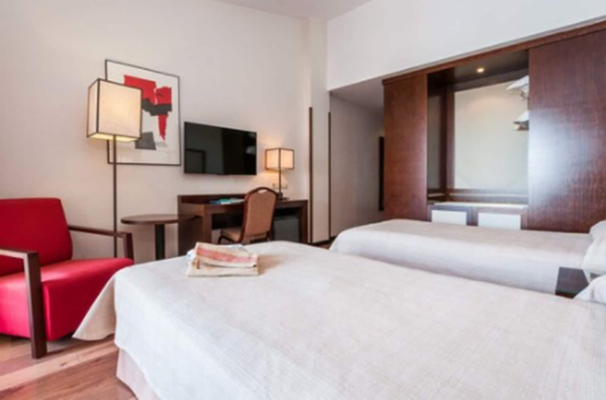 Hotel Isla De La Garena Alcalá de Henares Esterno foto