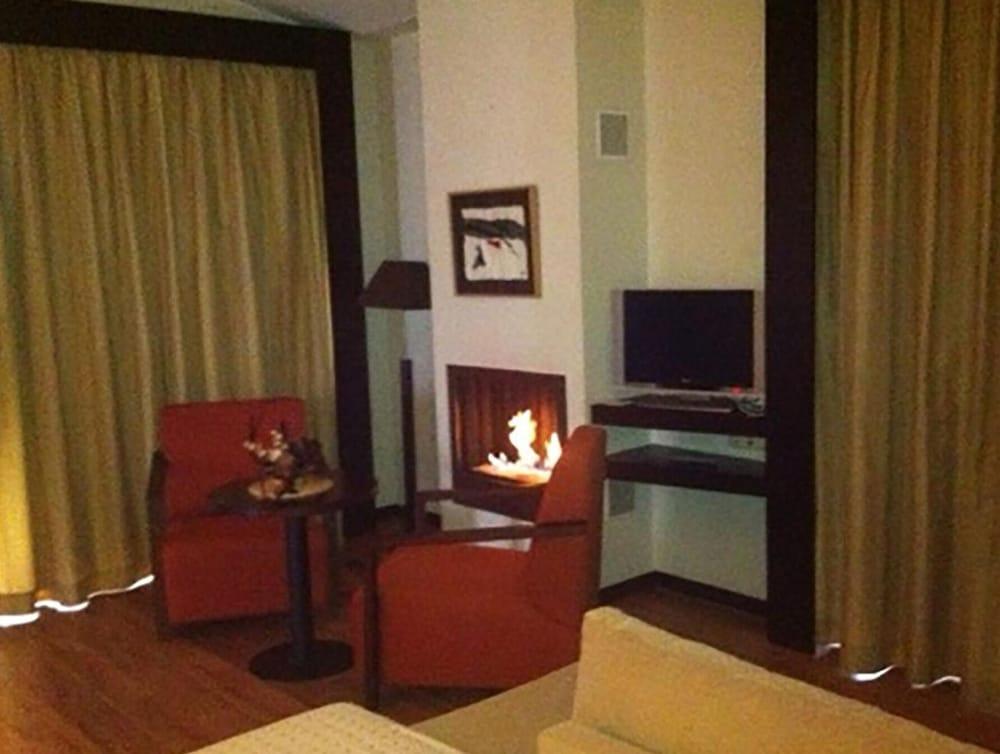 Hotel Isla De La Garena Alcalá de Henares Esterno foto
