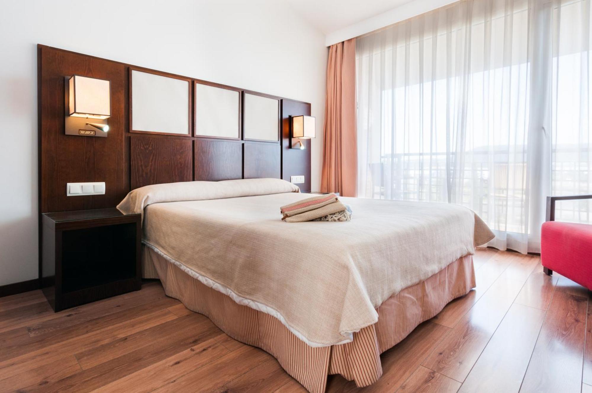 Hotel Isla De La Garena Alcalá de Henares Esterno foto