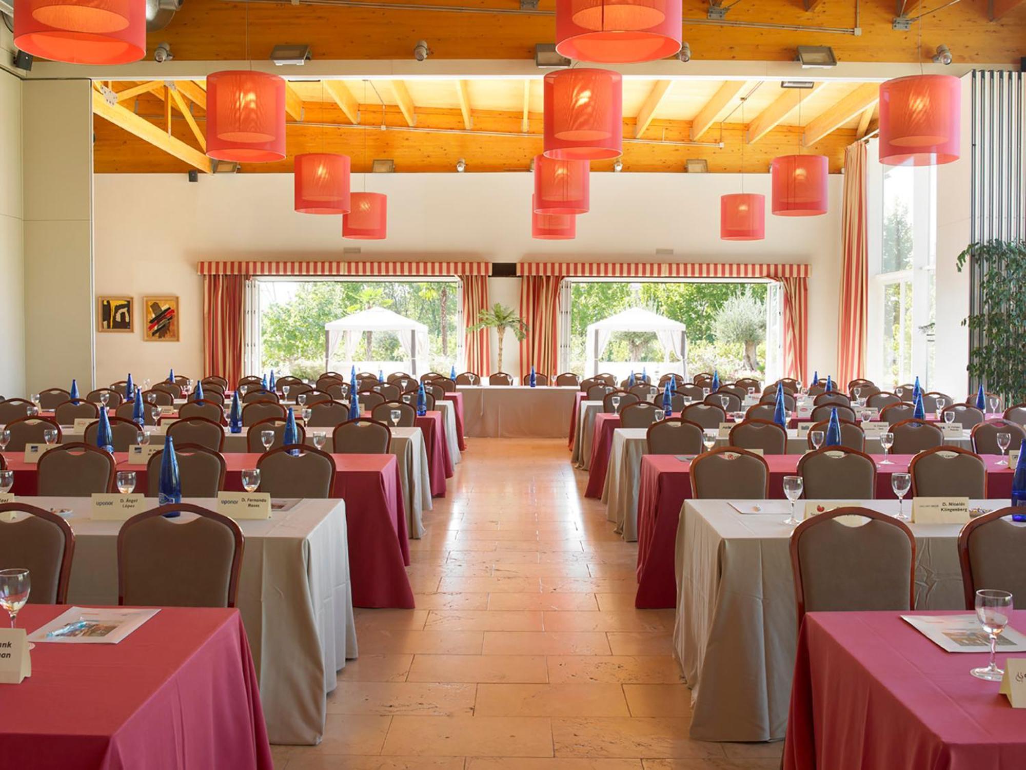 Hotel Isla De La Garena Alcalá de Henares Affari foto