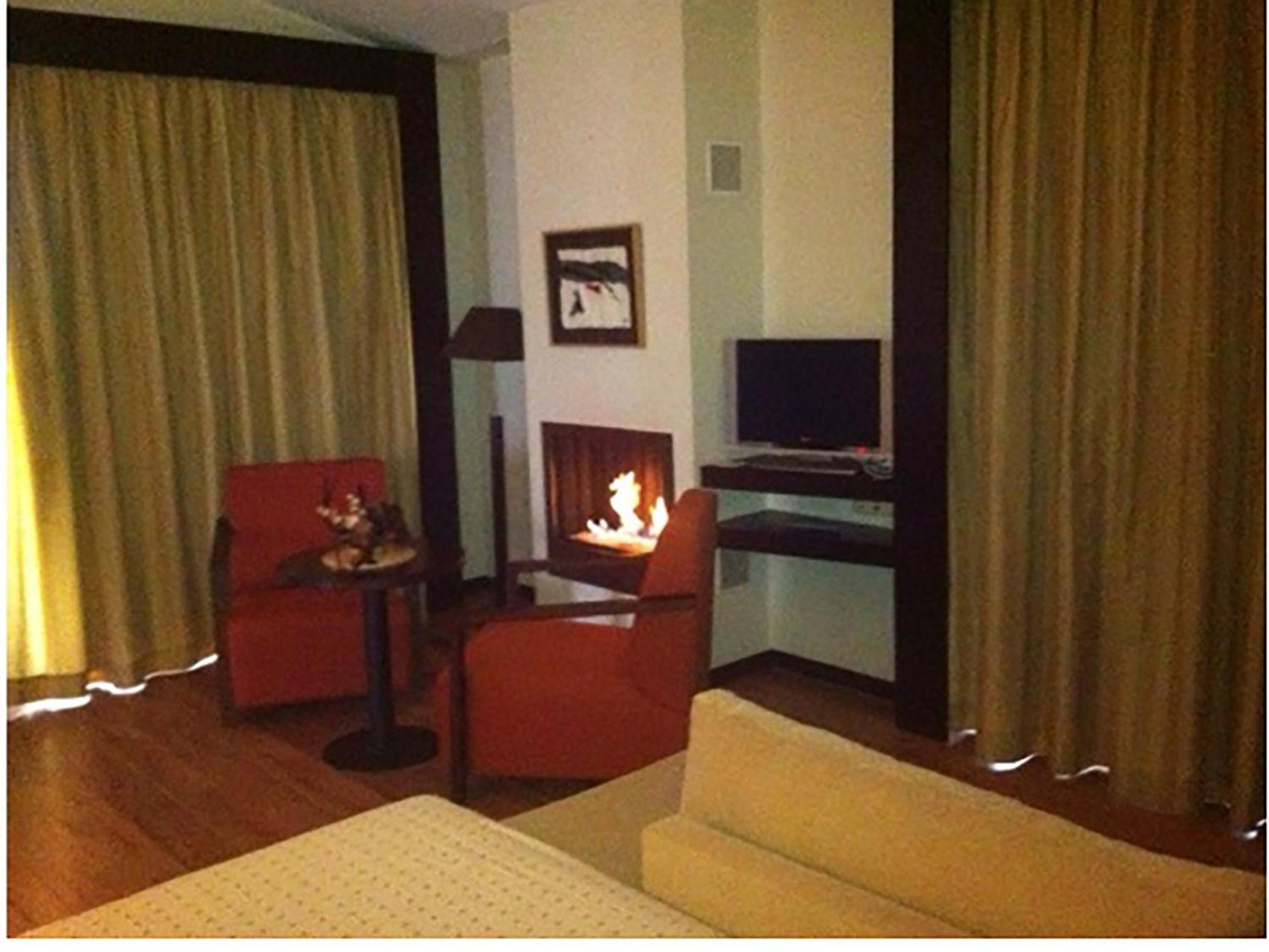 Hotel Isla De La Garena Alcalá de Henares Esterno foto