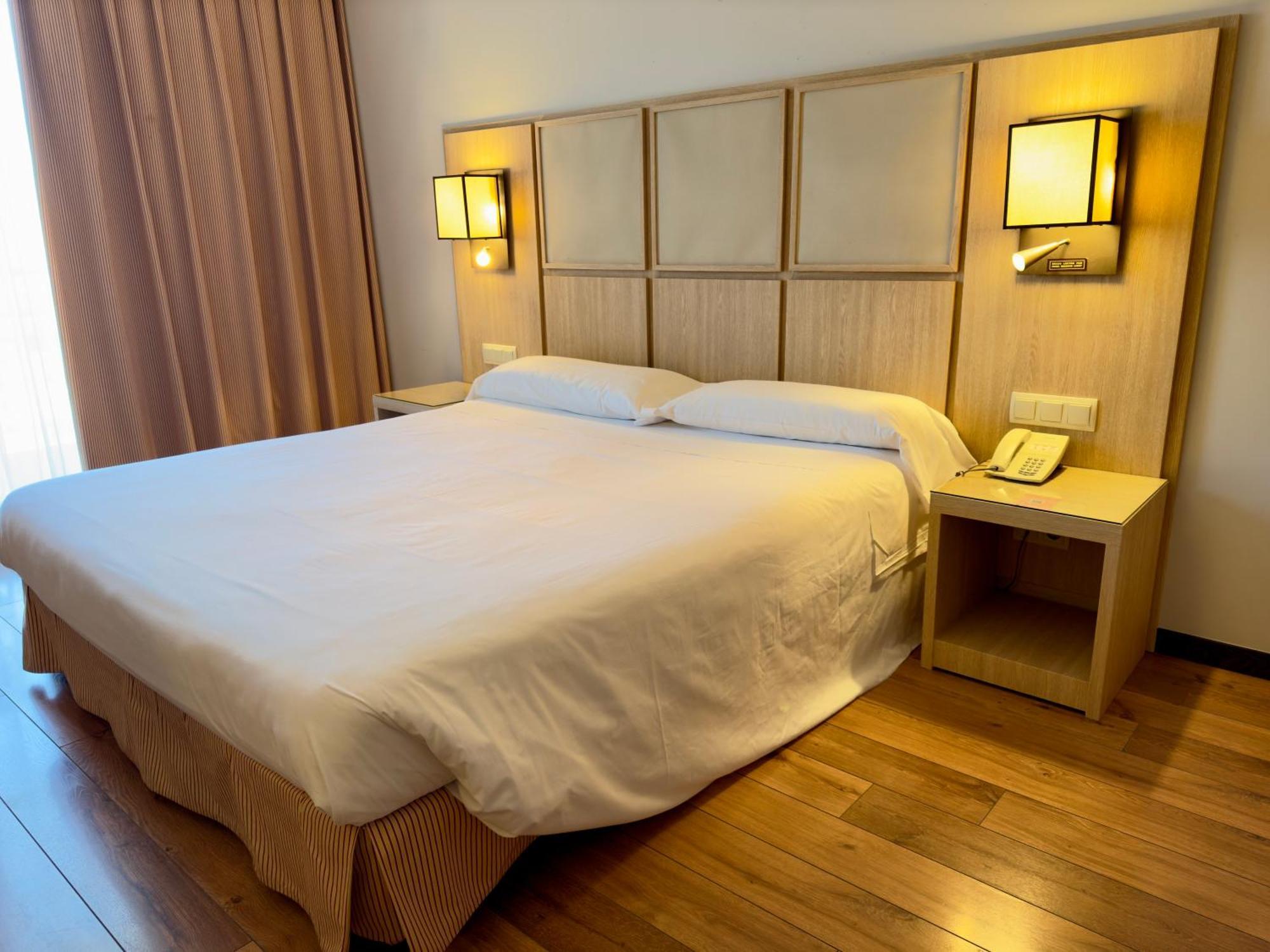 Hotel Isla De La Garena Alcalá de Henares Esterno foto