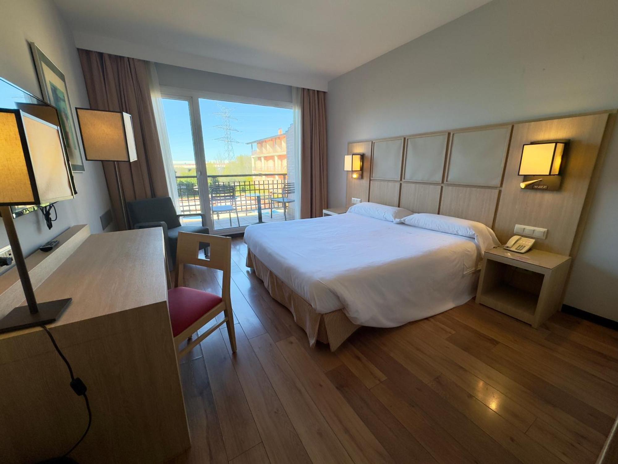 Hotel Isla De La Garena Alcalá de Henares Esterno foto