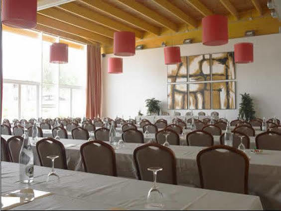 Hotel Isla De La Garena Alcalá de Henares Affari foto